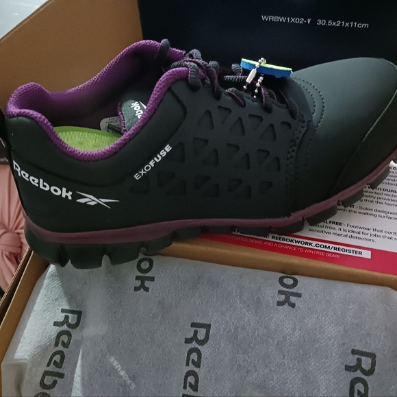 Reebok steal toe slip resistant  shoes - Picture 4 of 8